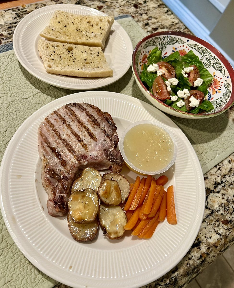 mlzema's tweet photo. #TwitterSupperClub
Grilled Pork Loin Chop
Roasted Petite Red Potatoes
Steamed Sliced Baby Carrots w/Golden Brown Sugar
Chopped Romaine Salad w/Campari Tomatoes, Blue Cheese Crumbles & #Girards Champagne Dressing
Toasted, Buttered & Garlic-Rubbed Baguette
&
Applesauce! https://t.co/HpUSeCIuzj