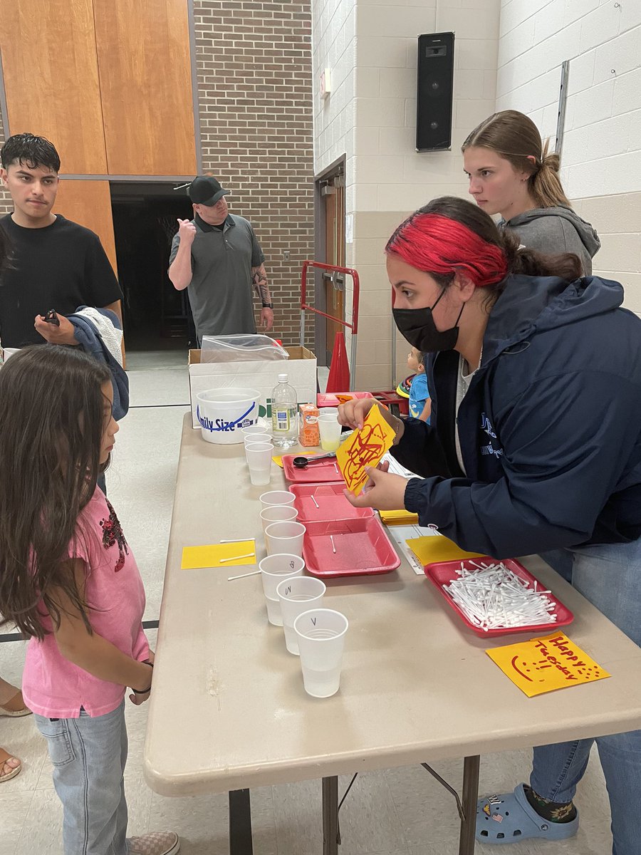 Science Night was a great success @TheUnionCrossES Special thanks to @TheSummitNC Church and @ghsbobcat_pride for always supporting us!! @WSFCS_Science @wsfcs @Title1wsfcs