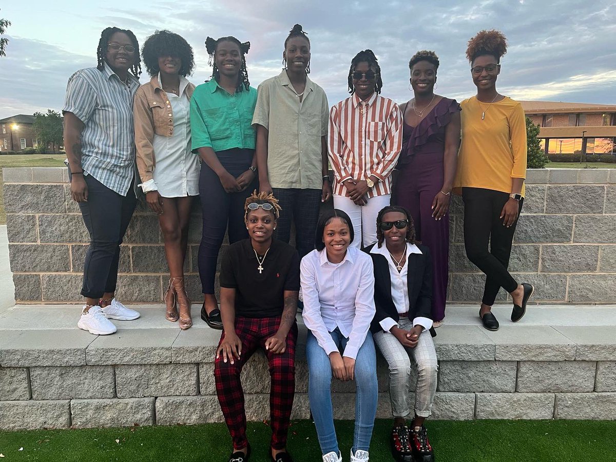 21-22 Athletic Awards 🐯Congrats to to all of the award winners and our team having the Overall Highest Team GPA 👏🏽👏🏽💙💛