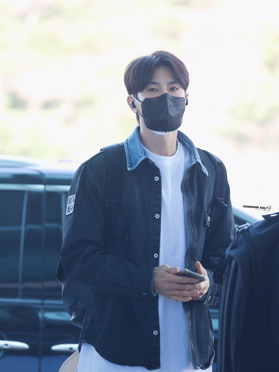 【220427】인천출국 ✈️ 도쿄 

우리공항패션 오랜만이다 ㅠ ㅠ 오빠야 너무 보고 싶어서 

#정윤호 #유노윤호 #ユノ #ユンホ #UKNOW #Yunho  #鄭允浩 #공항패션