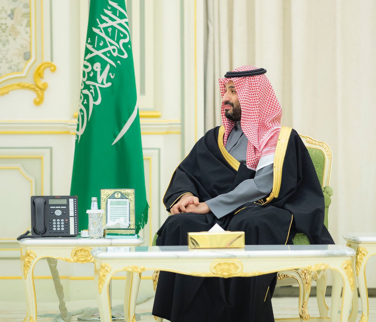 mbz1_l's tweet photo. #محمد_بن_سلمان 
..
لك ولانا يابن سلمان المبُجل
ياوريث المجد وشداد الزعامه
..
دائما وابدا تحت راية حكامنا سمعاً وطاعة..
#ذكرى_البيعة_الخامسة_لولي_العهد الامير محمد بن سلمان .. ولن نحيد عن طريق مشى عليه اباؤنا واجدادنا.. 🇸🇦❤️🙏🏻
..
#ذكرى_البيعة_الخامسة_لولي_العهد https://t.co/0i4LFcCy97