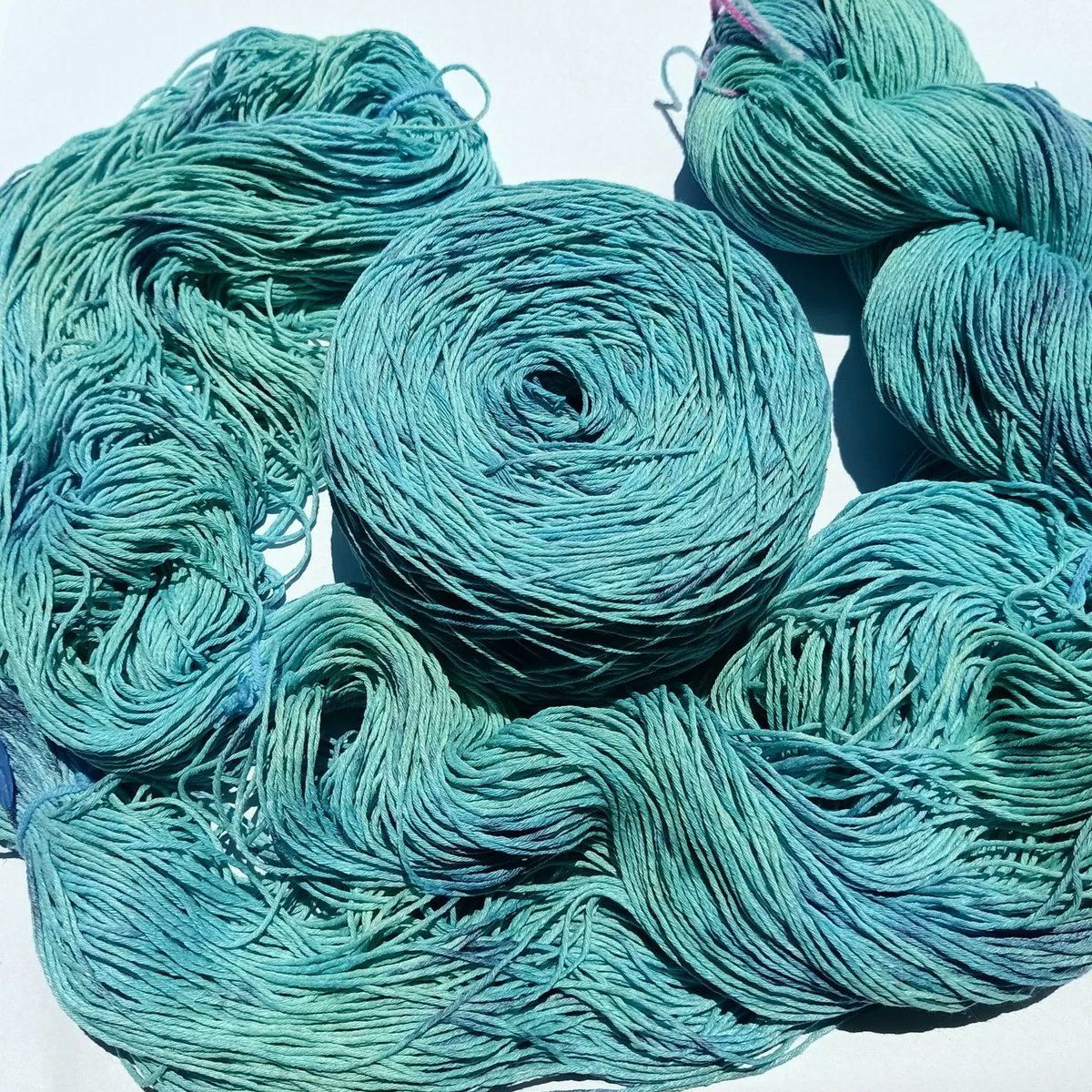 steffffiiiee_'s tweet photo. spamming uu withh yarn pics 😙

#crochettwt #handdyedyarn #handmade https://t.co/QfYSHAYmrx