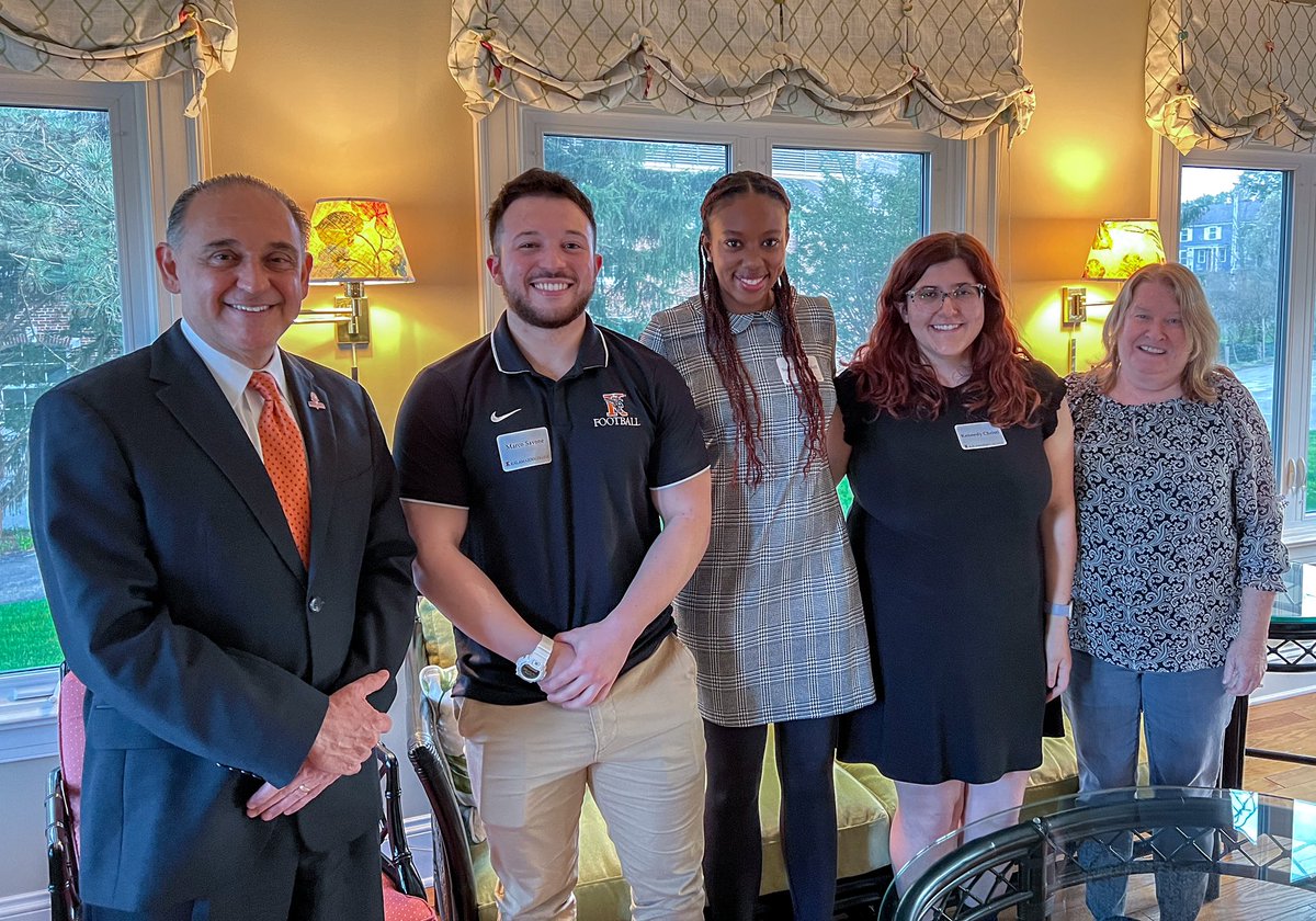 Jorge G. Gonzalez (@kprez18) on Twitter photo We spent a lovely evening with three of our seniors. Thank you for sharing your <a href="/kcollege/">Kalamazoo College</a> stories about study abroad, internships, athletics, and residential life. #KeepDoingThingsThatMakeYouHappy #SixWeeks We spent a lovely evening with three of our seniors. Thank you for sharing your <a href="/kcollege/">Kalamazoo College</a> stories about study abroad, internships, athletics, and residential life. #KeepDoingThingsThatMakeYouHappy #SixWeeks