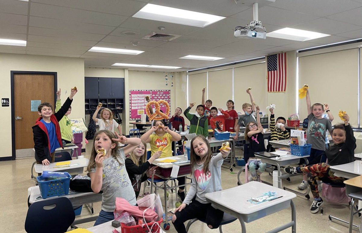 National Soft Pretzel Day 🥨 with the crew <a href="/NWElementary/">North Wales Elem.</a>