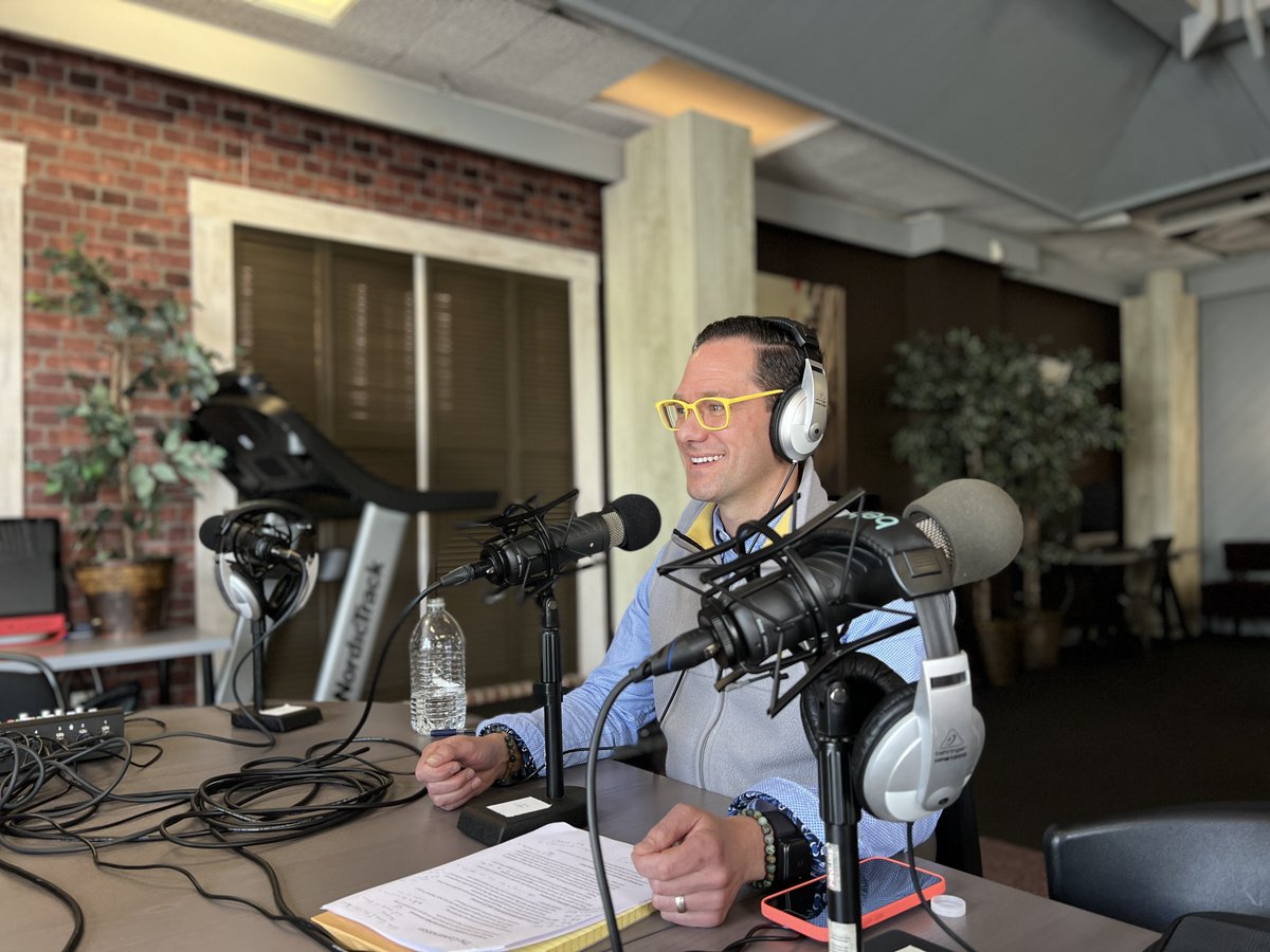 MelroseTogether's tweet photo. Enjoy Melrosians @DougDiBrielle &amp; @MayorBrodeur  discuss collective trauma, being multi-dimensional, and their shared love for Melrose.
Thank you @MMTV3 for your support. 

Listen on your favorite pod app or here:
https://t.co/ffd9ZJhj87

#OneSmallStep @StoryCorps https://t.co/X0rzhogJ6k