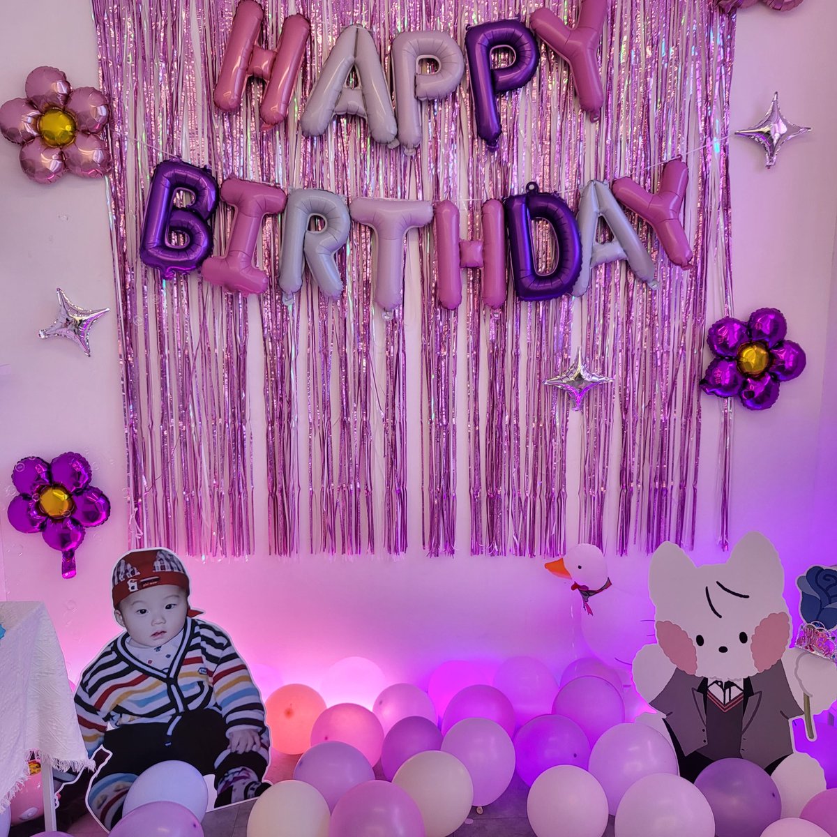wanjeonhee's tweet photo. ✧ ˖˚˳⊹ 𝐋𝐎𝐕𝐄 𝐍𝐄𝐖 𝐄𝐕𝐄𝐑 ⊹ ˖˚˳ ✧  

 지대로 울뉴야 생일파티 기분내고 왔짜나요, 아기차니가 사랑스러워서 주먹울음(ˊo̴̶̷̤ ᴗ o̴̶̷̤ˋ) 차니냥이 솜칭구들을 만나서 같이 사진도 찍었어요, 귀여워 77ㅑ!! 
매일봐도 새로울 뉴의 스물다섯 ◡̈ 

#스물다섯_뉴_라는_새로움
#LOVENEWEVER https://t.co/tZ1K3Ati9n