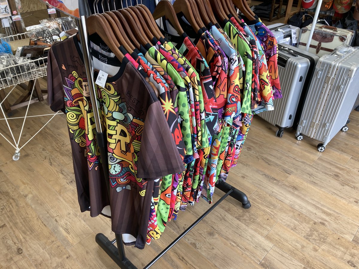hapinesenmiya's tweet photo. ハピネ仙台宮千代店オープンしました‼️
特設柄物Tシャツコーナーのお知らせです！👚👕
こちらのユニークなTシャツが400円！
お求めやすいお値段となっております！
#Tシャツ #トップス #ディスカウントショップ #ハピネ #仙台 https://t.co/iQNL558dDr