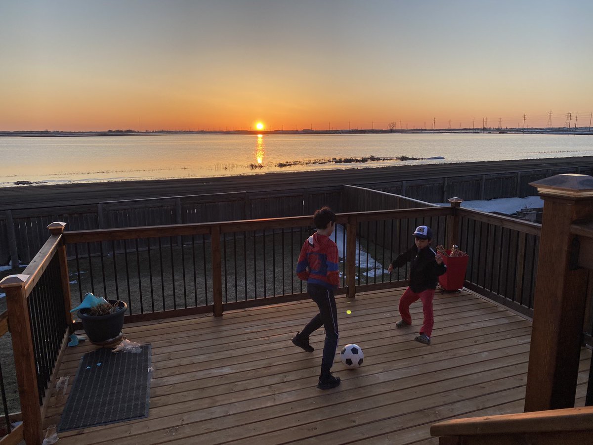 prairieacu's tweet photo. It is hard to believe we have a lake house now . #farmfieldmb #winnipeg #winnipegspring #weatherwinnipeg #finallyspring #viewfrommybackyard https://t.co/gPf05hlA85