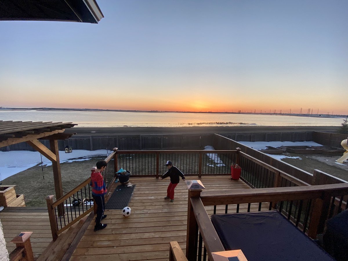 prairieacu's tweet photo. It is hard to believe we have a lake house now . #farmfieldmb #winnipeg #winnipegspring #weatherwinnipeg #finallyspring #viewfrommybackyard https://t.co/gPf05hlA85