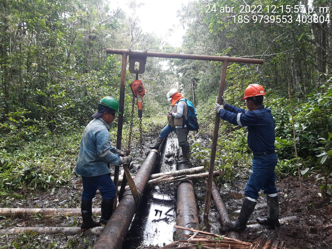 4cuencas's tweet photo. 🔴 Monitores ambientales kichwas acompañan la supervisión del impacto de los últimos derrames ocurridos en su territorio. La federación #OPIKAFPE exige a @Perupetrosa y el @OEFAperu medidas inmediatas de contingencia y limpieza en el #Lote192 👇🏾 https://t.co/AA2WeKhLwW