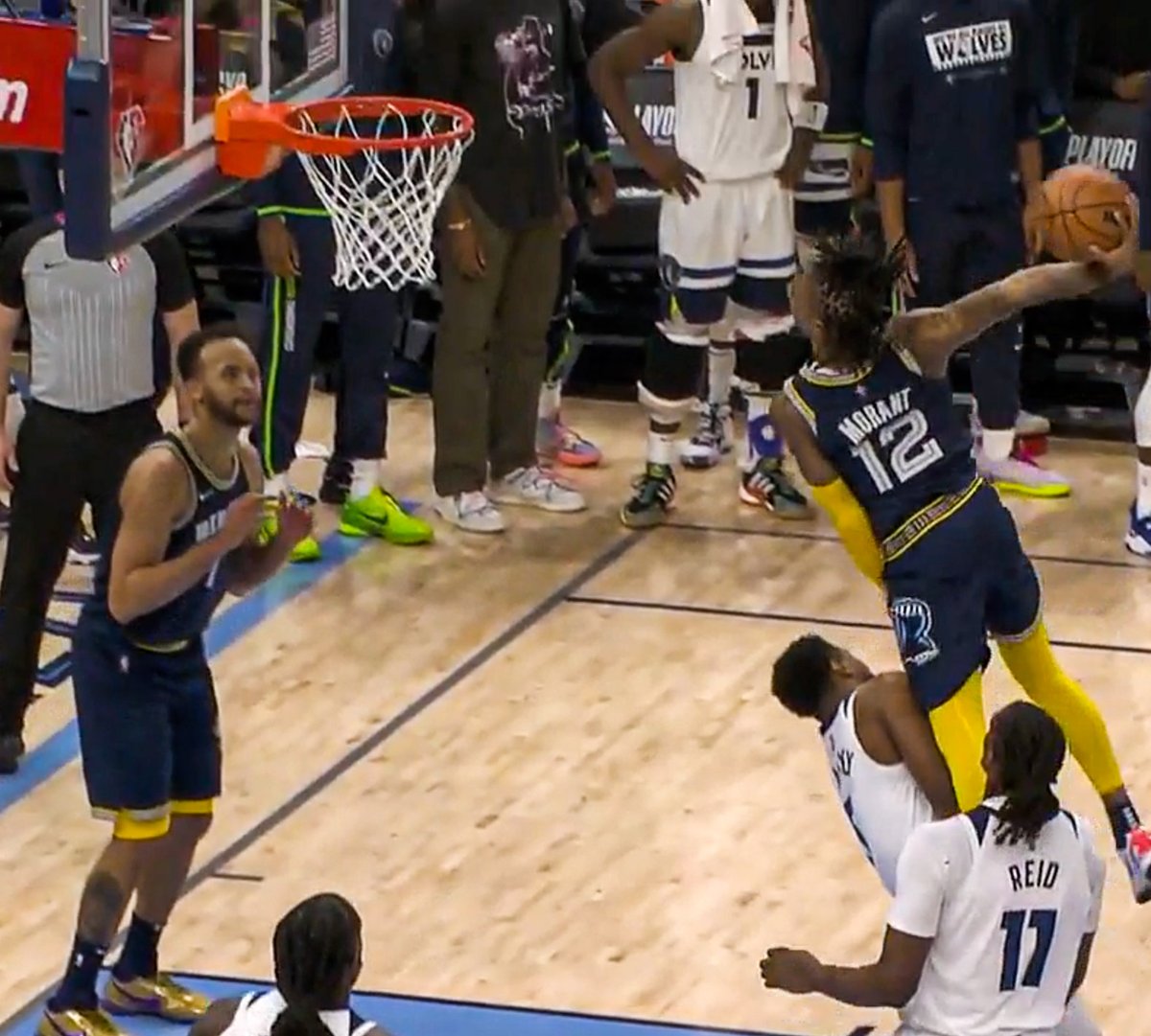FDSN_Grizzlies's tweet photo. 1⃣2⃣ really dunked this. https://t.co/cf5c15m4LN