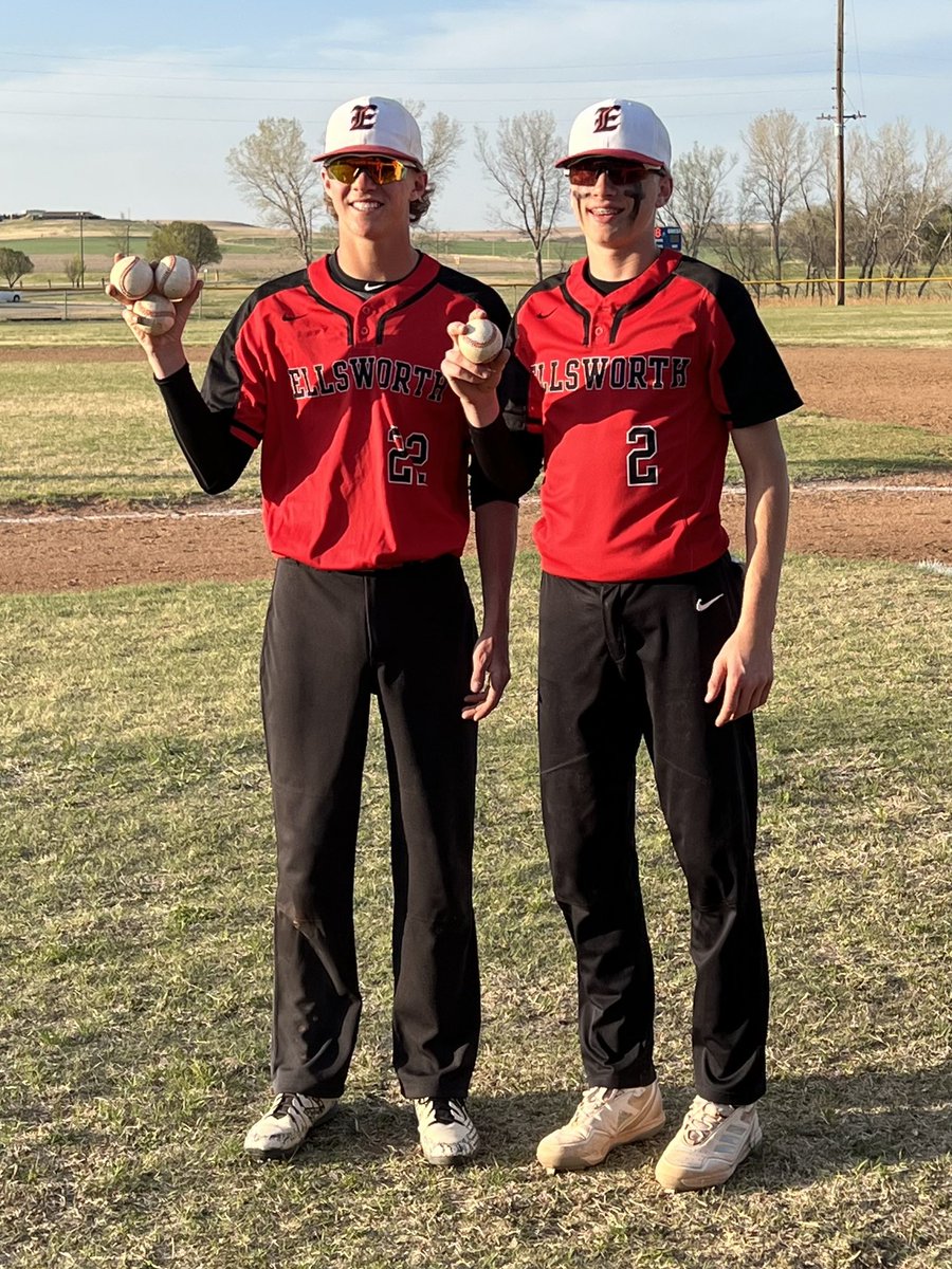RonDavisJr4's tweet photo. Ellsworth gets 2 victories over Lincoln-Sylvan 18-1,13-1 in the Bearcat HR Derby!@DaytonDavis4 w/⚾️⚾️⚾️Dingers &amp; @cravens_will w/⚾️ @sportsinkansas @KSHSAA @KansasPregame @VypeKS @cloudbaseball https://t.co/tldlBwIjGz