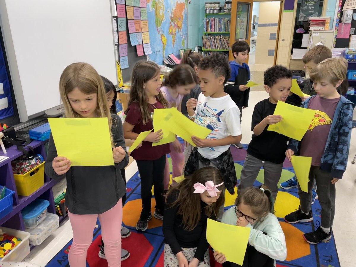 MrsMurcott's tweet photo. We were so excited to receive and read letters from our 3rd grade pen pals today!❤️ 📝 @MrsHeldsTweets @elissatoubin https://t.co/Ok0PGFe9fQ