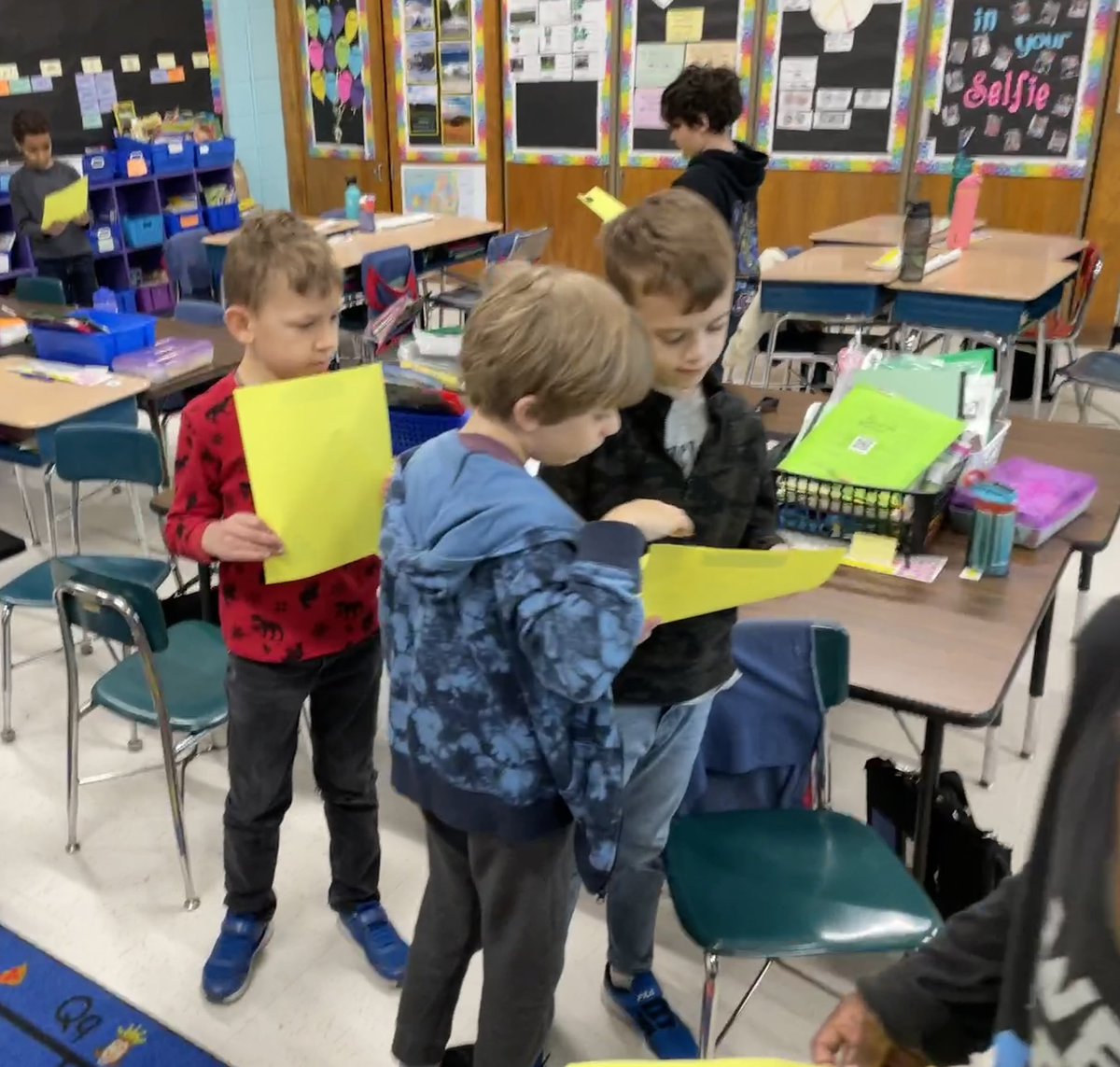 We were so excited to receive and read letters from our 3rd grade pen pals today!❤️ 📝 <a href="/MrsHeldsTweets/">Liz Held</a> <a href="/elissatoubin/">Elissa Toubin Millan</a>