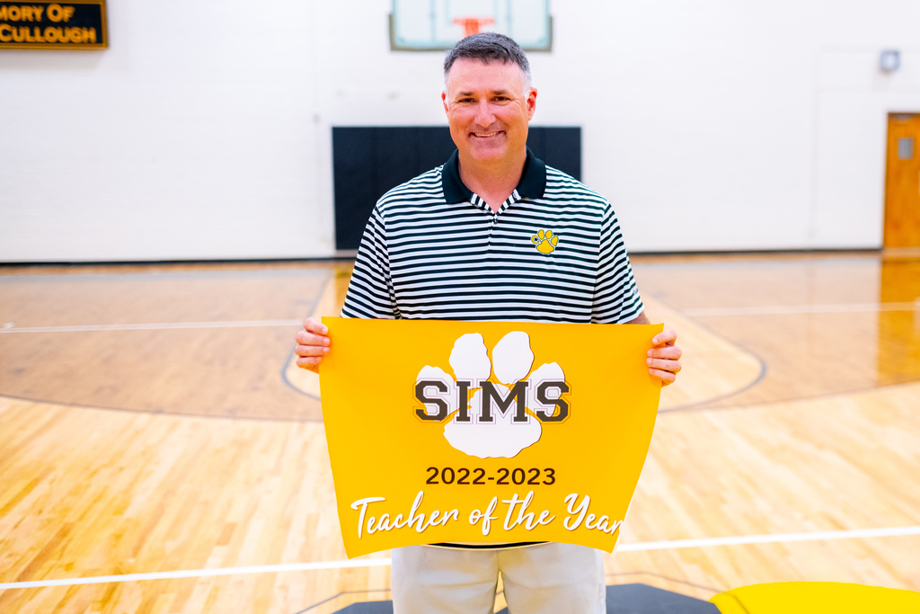 Congratulations to Starr-Iva Middle School’s 2022-2023 Teacher of the Year, Mr. Chris Clark!  Coach Clark is a Physical Education Teacher at SIMS. He is an energetic and outgoing teacher who is never afraid to pitch in and support his students and colleagues! 🎉