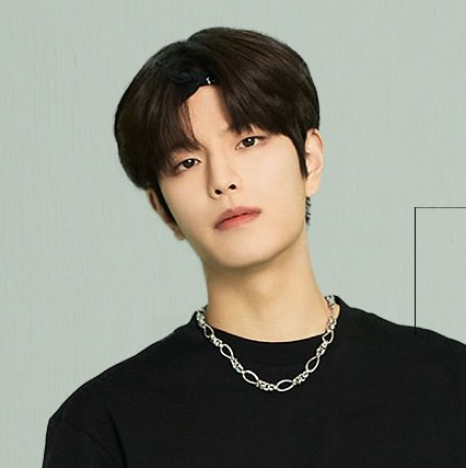 bench e nacific correndo a 100km pra ver quem ganha pra fazer o skz ficar meio deformado