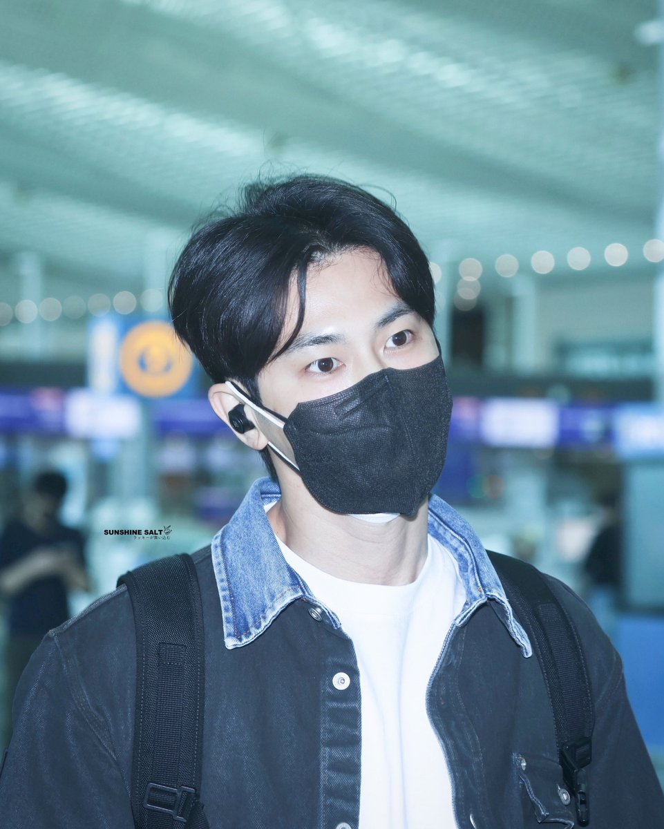 【220427】인천출국 ✈️ 도쿄 

다시 설레는 이유 ~ 정윤호 💗
다시 떨리는 이유 ~ 정윤호 💕

#정윤호 #유노윤호 #ユノ #ユンホ #UKNOW #Yunho  #鄭允浩 #공항패션