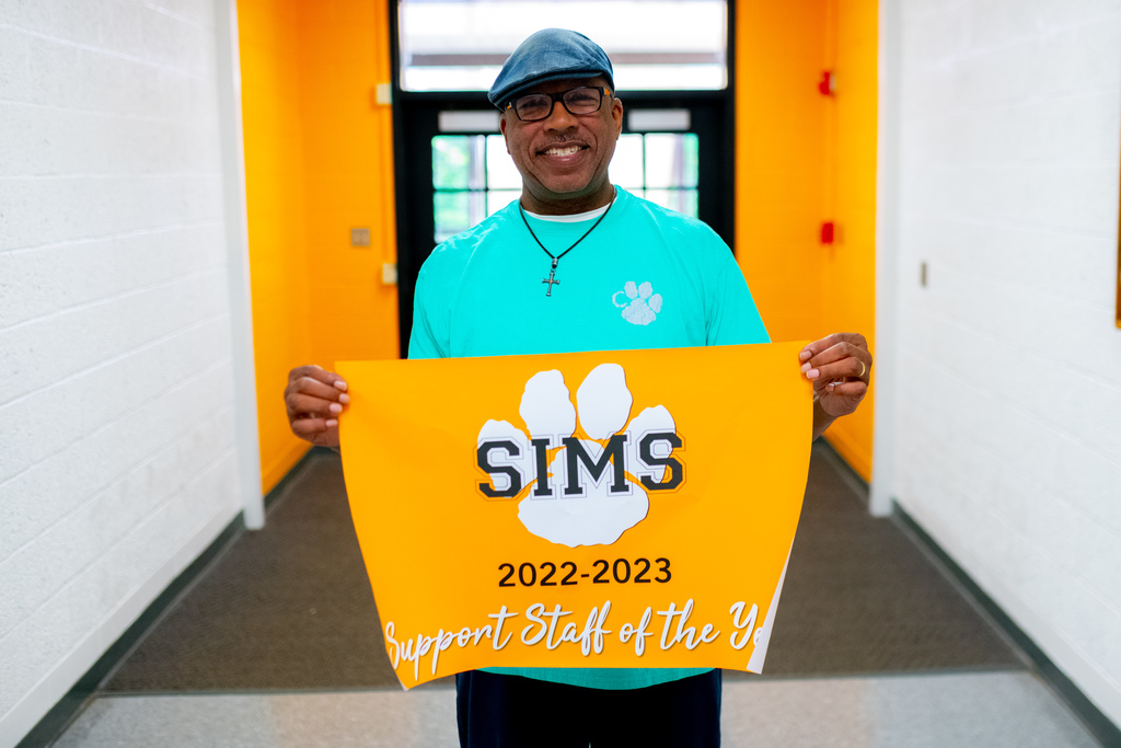 Congratulations to Starr-Iva Middle School’s 2022-2023 Support Staff of the Year, Mr. Marvin McLin! Mr. McLin has been on the Facilities Team at SIMS for three years. Marvin is hardworking and goes the extra mile to brighten the school atmosphere any chance he gets.  🎉