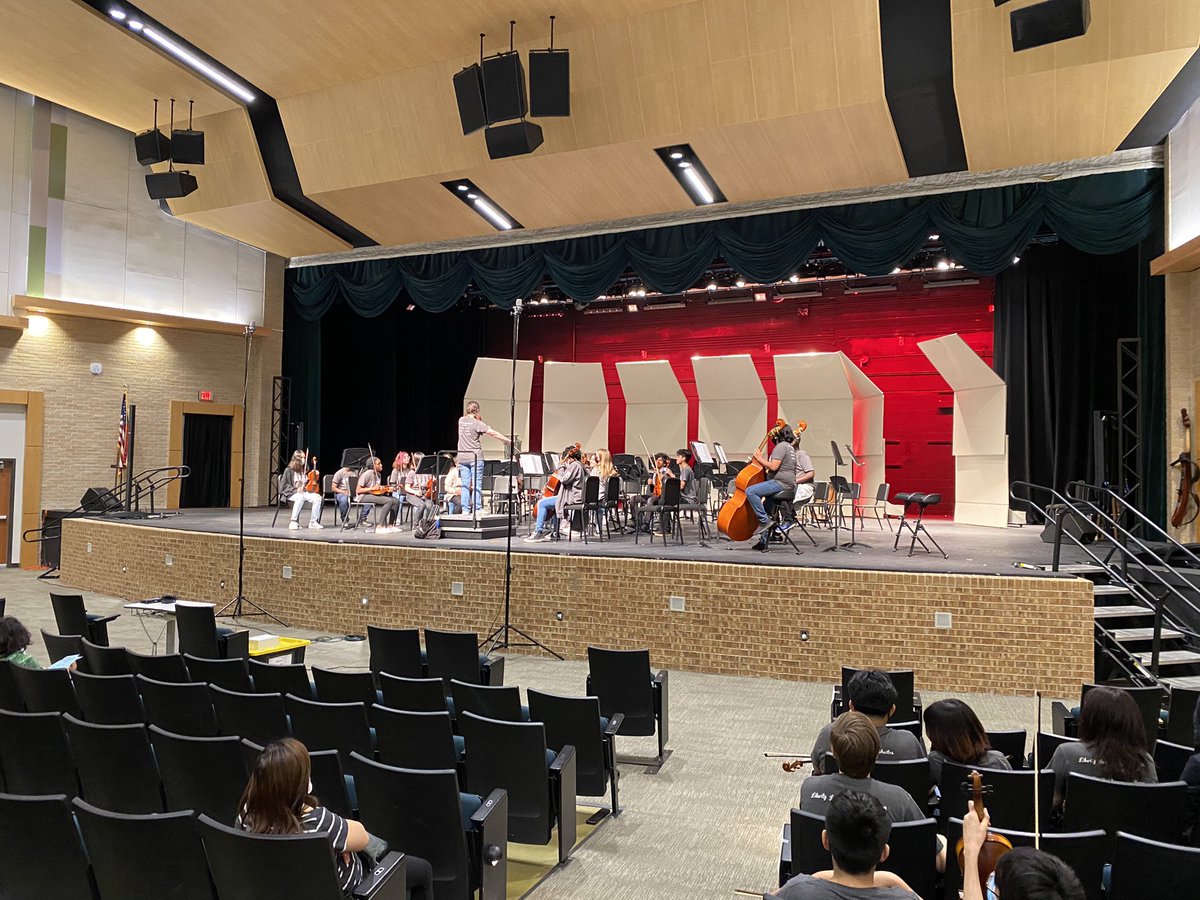 ljhorchestra's tweet photo. Congrats to the Liberty and Apollo orchestras on a great end of year concert! https://t.co/K95cIZV93b
