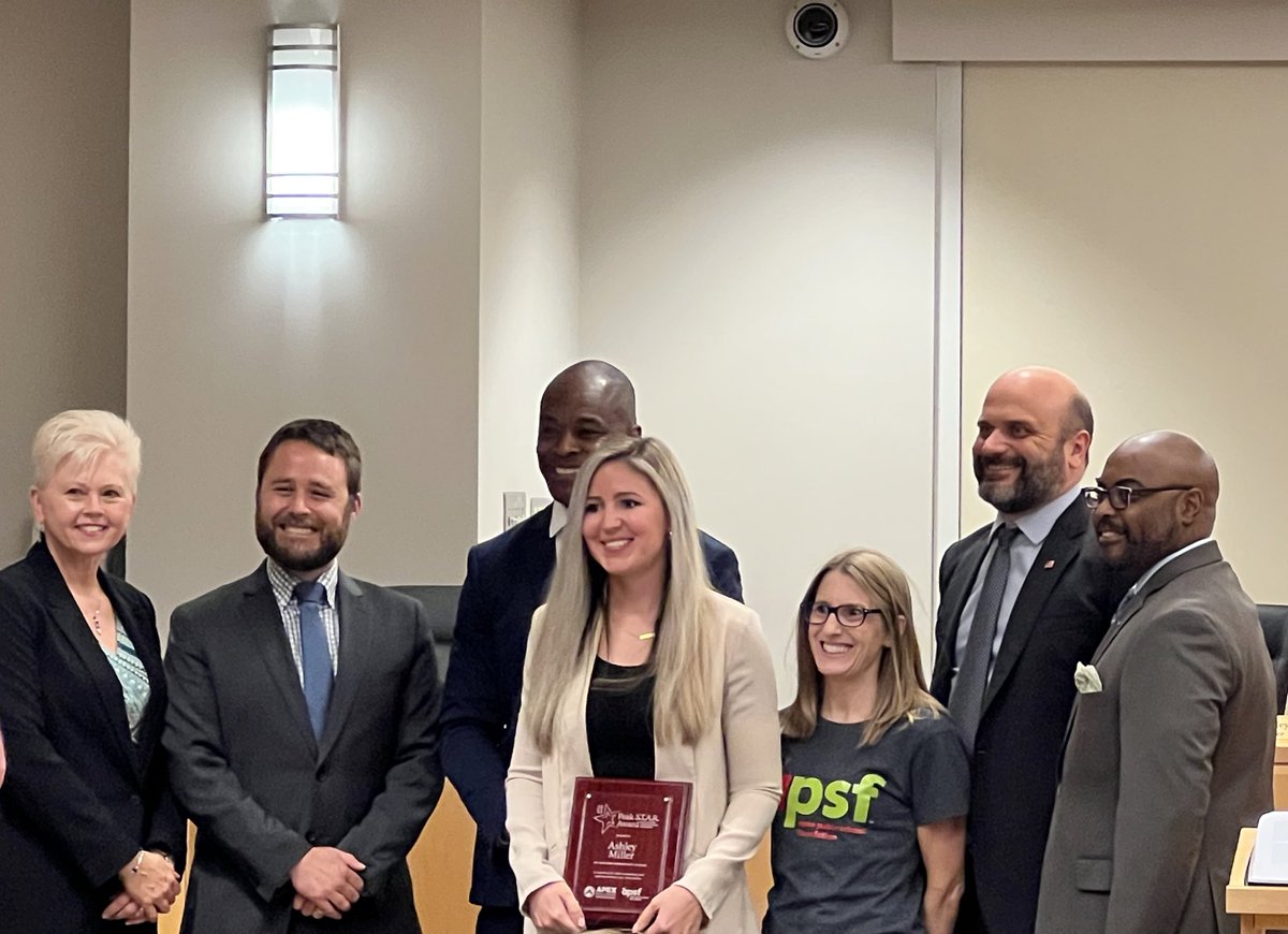 JaimeWarkonyi's tweet photo. Tonight @ApexPSF recognized @AshMMiller for the Peak S.T.A.R. ⭐️ Award. An #owlsome ⭐️ Lead Learner  @OakviewElem  @Southernarea1 @WCPSSTeam #521Team https://t.co/3Epza0TSEm