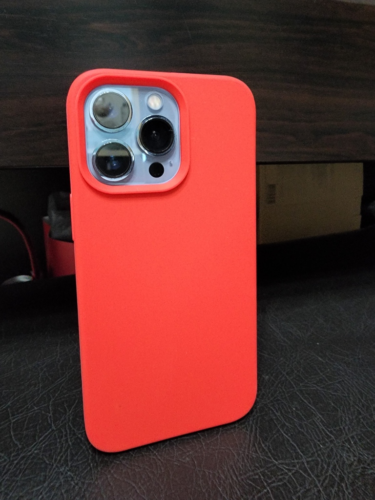 IceSword_us's tweet photo. It’s okay to play with a little red in your life. Be yourself. Be happy. Be bold. Be you! Let’s get connected. #icesword

check out our website now https://t.co/ddG93LbyBH🥰🥰❤️

#13pro #phonecase #iphonecase #caseiphone 
#appleiphone ⁠⁠#caseforiphone #minimal #minimalist https://t.co/BGF33r2Fvo