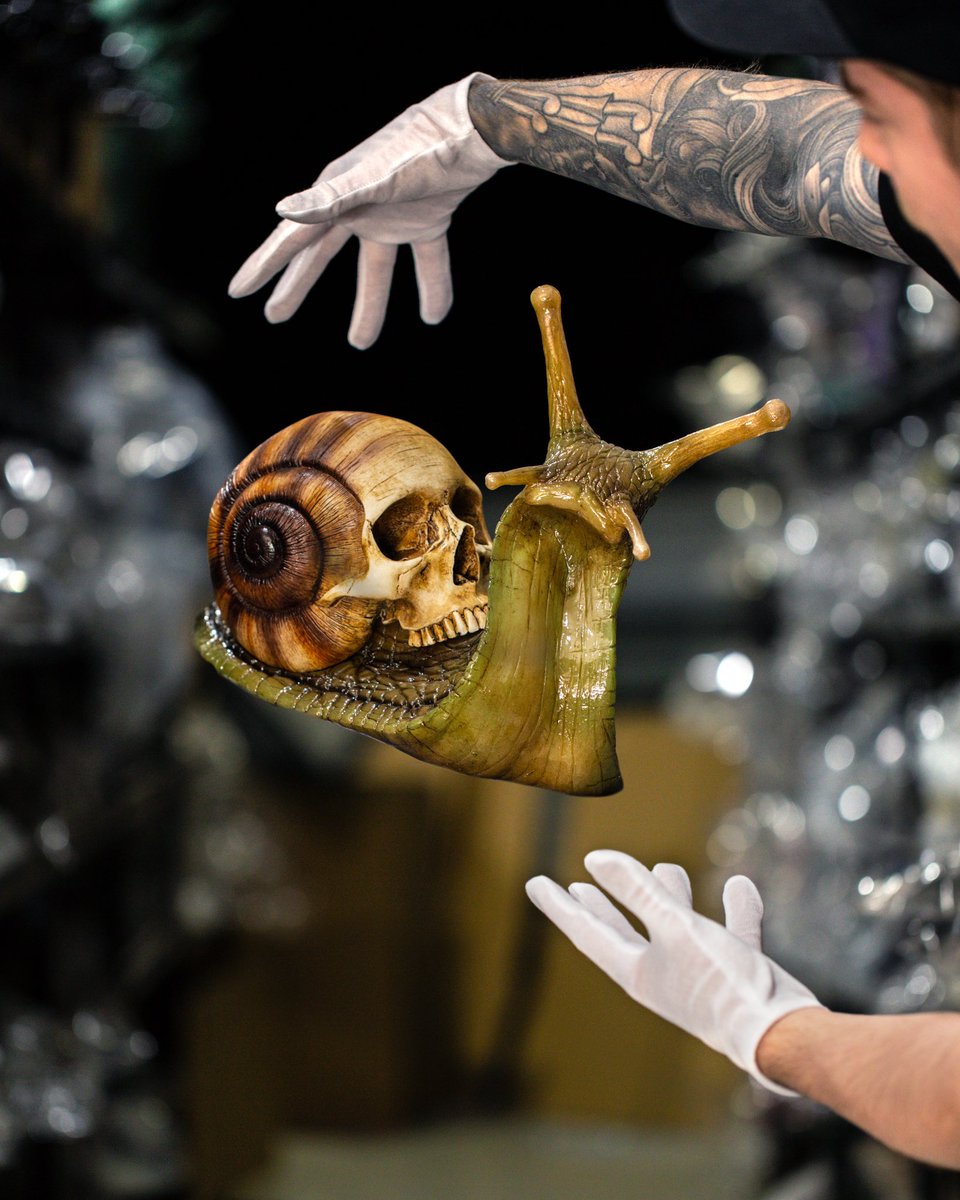 Which do you prefer? 🍍🐌💀