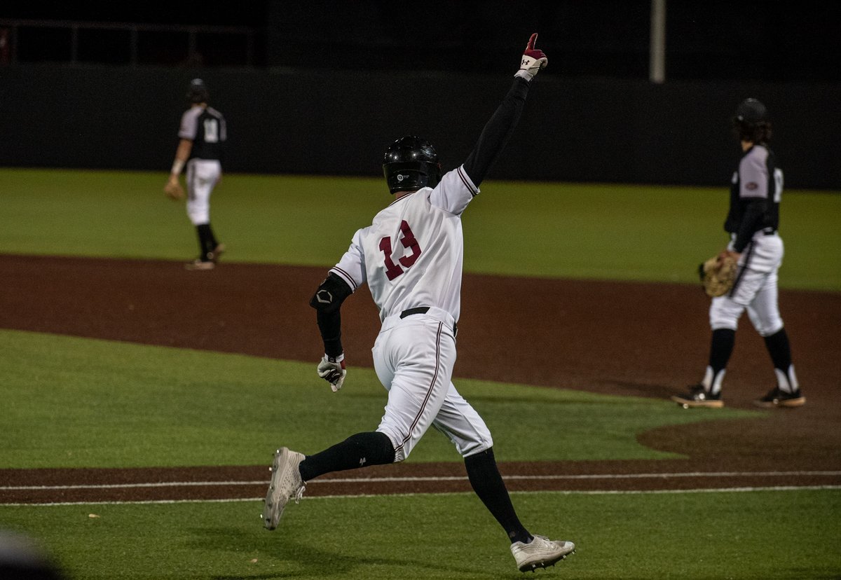 SIU_Baseball's tweet photo. THIS GAME IS TIED ‼️‼️‼️

Give @weber_jt his cape! 🦸‍♂️ His 33rd career bomb ties the game!

E8 | SIU 6, SEMO 6 https://t.co/1OIZH1Zqd1