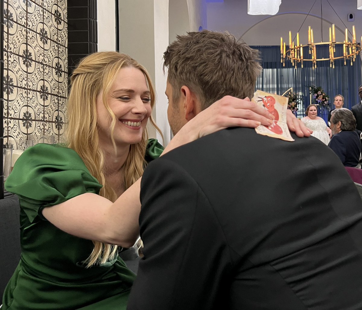 Justin Hartley tweet media