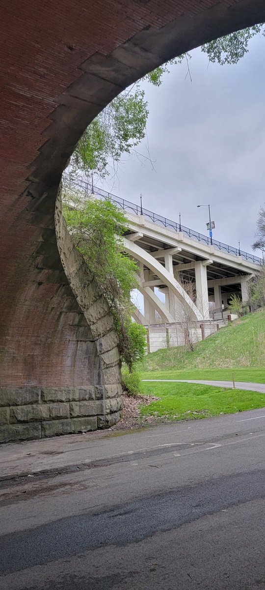 JasonKolo4's tweet photo. We have very cool bridges and tunnels in #BrooksideReservation in #Cleveland! #photo #photography #photographer #getoutside https://t.co/GXUwi5m4yj