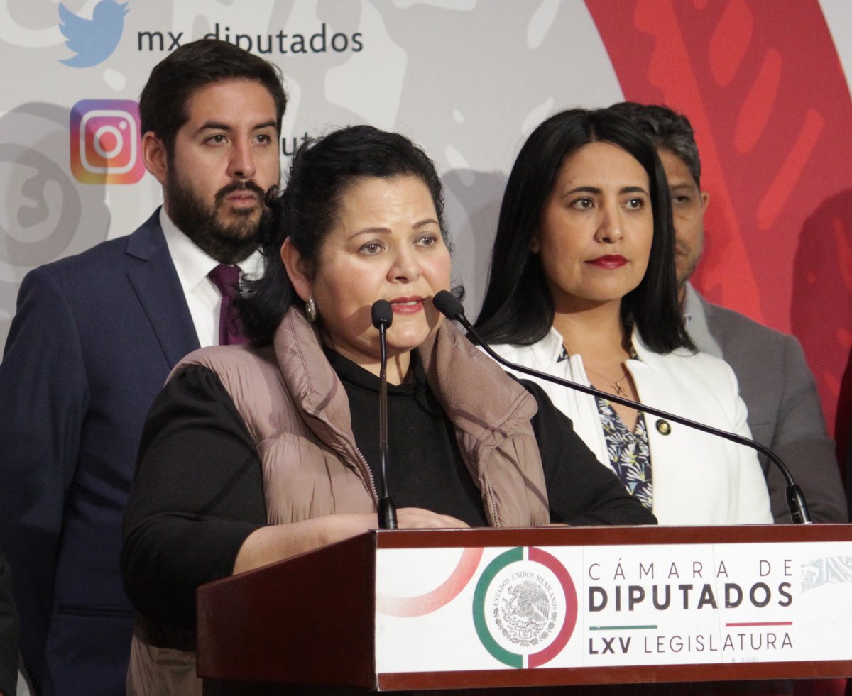 Evangelina_MoG's tweet photo. Identificar cuerpos de personas fallecidas que están en fosas y #SEMEFOS es fundamental para darles un trato digno y con ello, proveer algo de paz a sus familiares
Mi reconocimiento a la iniciativa del presidente @lopezobrador_ por su compromiso con la #verdad y la #justicia. https://t.co/V2pF0IzH1O