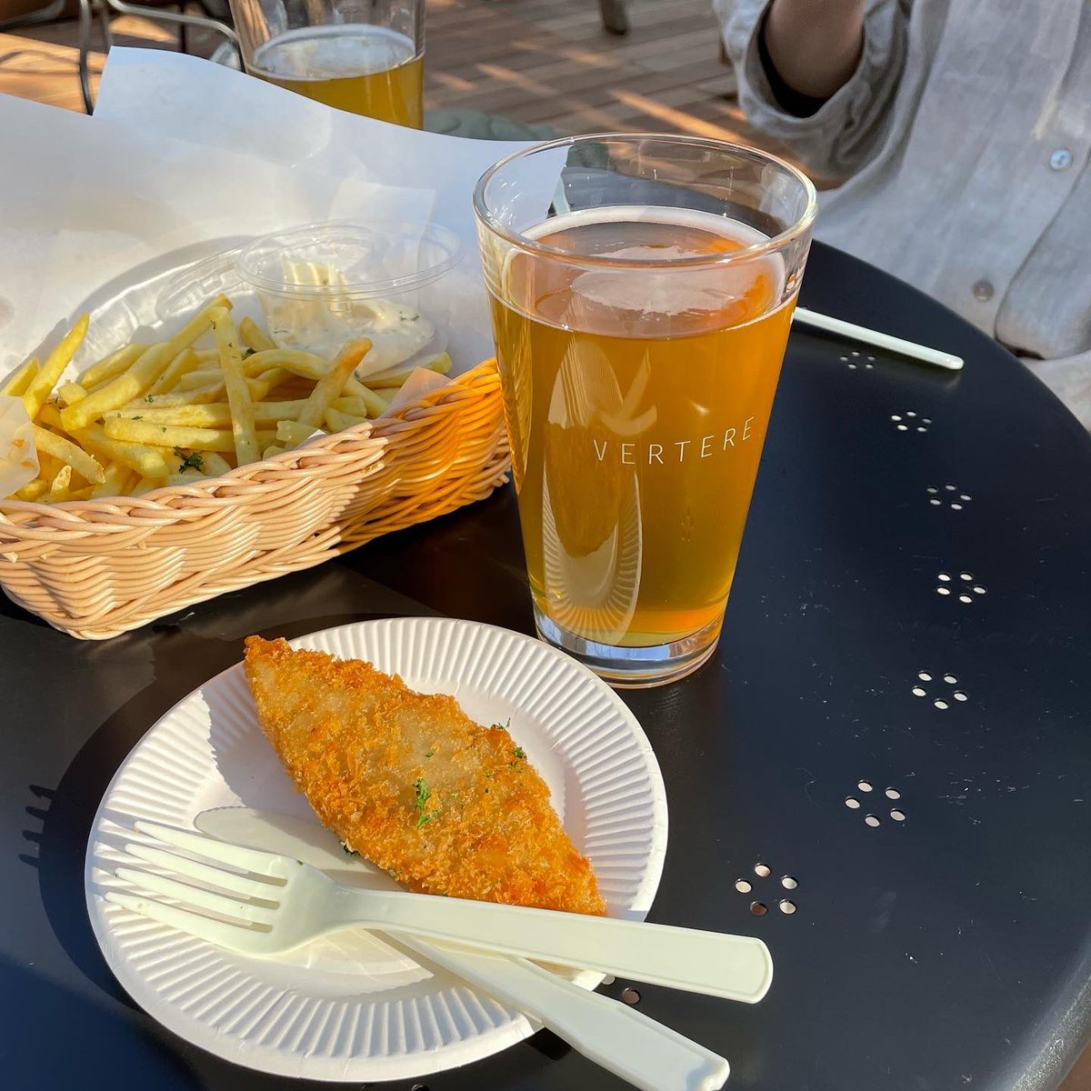 mountscape_'s tweet image. Mountscapeのウッドカナディアンカヌーを展示いただいているVERTEREさん。
暖かくなってきたので、テラス席でも美味しいクラフトビールが楽しめます🍺
奥多摩にお越しの際はぜひお立ち寄りくださいね。

#mountscape #カヌー #canoe #craftbeer #奥多摩 #テラス席