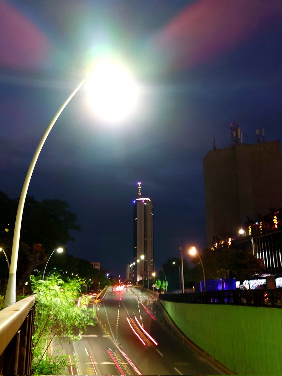 CR1SW4YN3's tweet image. Boulevard de el rio Cali Colombia #photography #nigth #tower