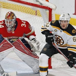Nova Scotia's very own Brad Marchand had a goal and assist tonight as the Boston Bruins came out on top 4-2 vs the Florida Panthers.

Marchand has now tied Bruins great Wayne Cashman for 7th on the Bruins all-time points list with 793.

#NHLBruins #Marchand #NovaScotia @NHLBruins https://t.co/3LN6zwMLNc