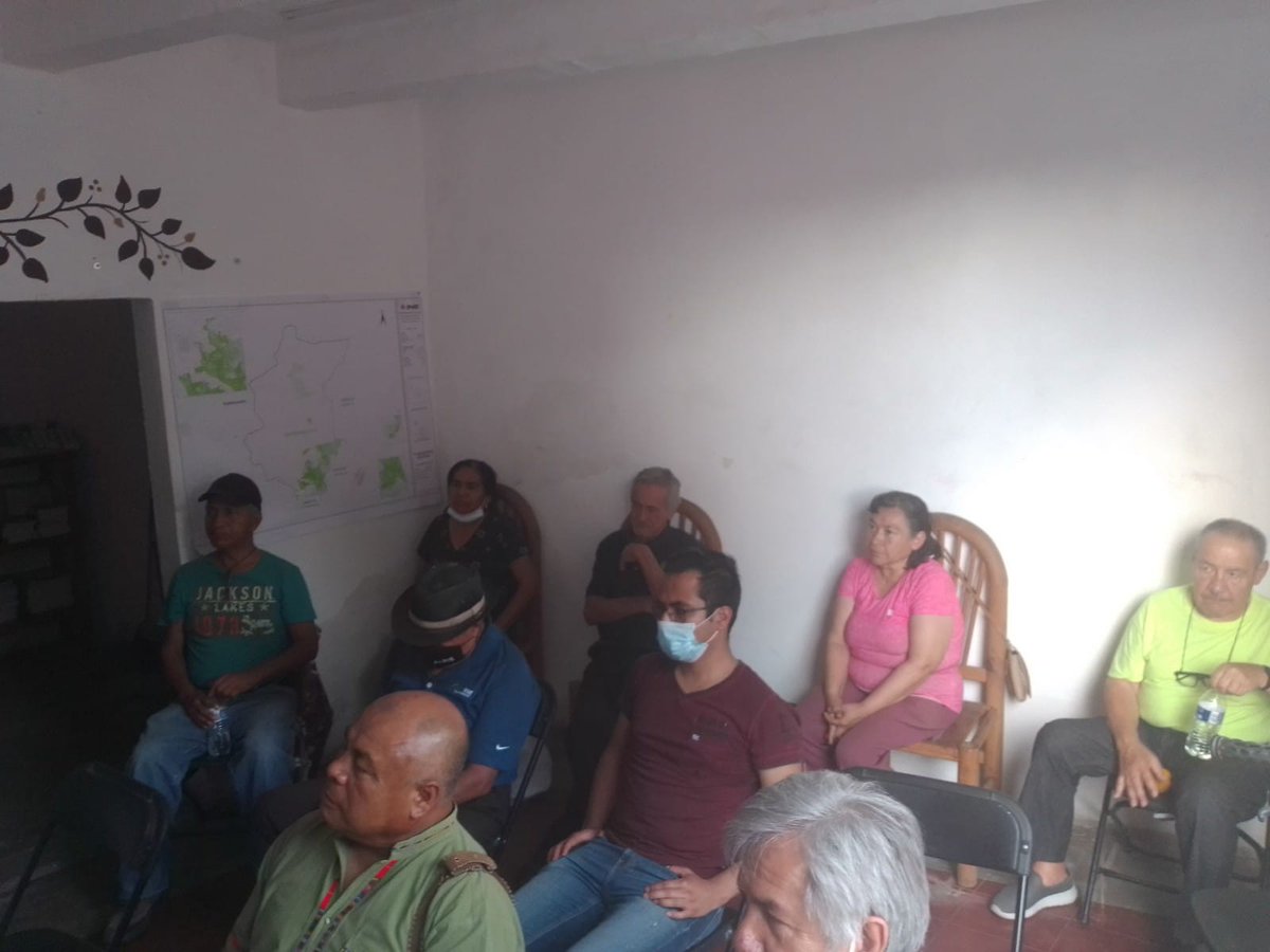 RECEQro's tweet photo. 📚Hoy como cada martes tocó reunión con el círculo de estudios "Cliserio Gaeta Jara" en el municipio de #Querétaro.
👩🏽🏫 Queremos felicitar a este grupo de ciudadanas y ciudadanos por su disciplina y entusiasmo por seguir formándose políticamente 🎉
#ReceQro
#FormarParaTransformar https://t.co/Nhfd2ff3D8