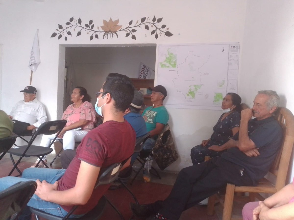 RECEQro's tweet photo. 📚Hoy como cada martes tocó reunión con el círculo de estudios "Cliserio Gaeta Jara" en el municipio de #Querétaro.
👩🏽🏫 Queremos felicitar a este grupo de ciudadanas y ciudadanos por su disciplina y entusiasmo por seguir formándose políticamente 🎉
#ReceQro
#FormarParaTransformar https://t.co/Nhfd2ff3D8