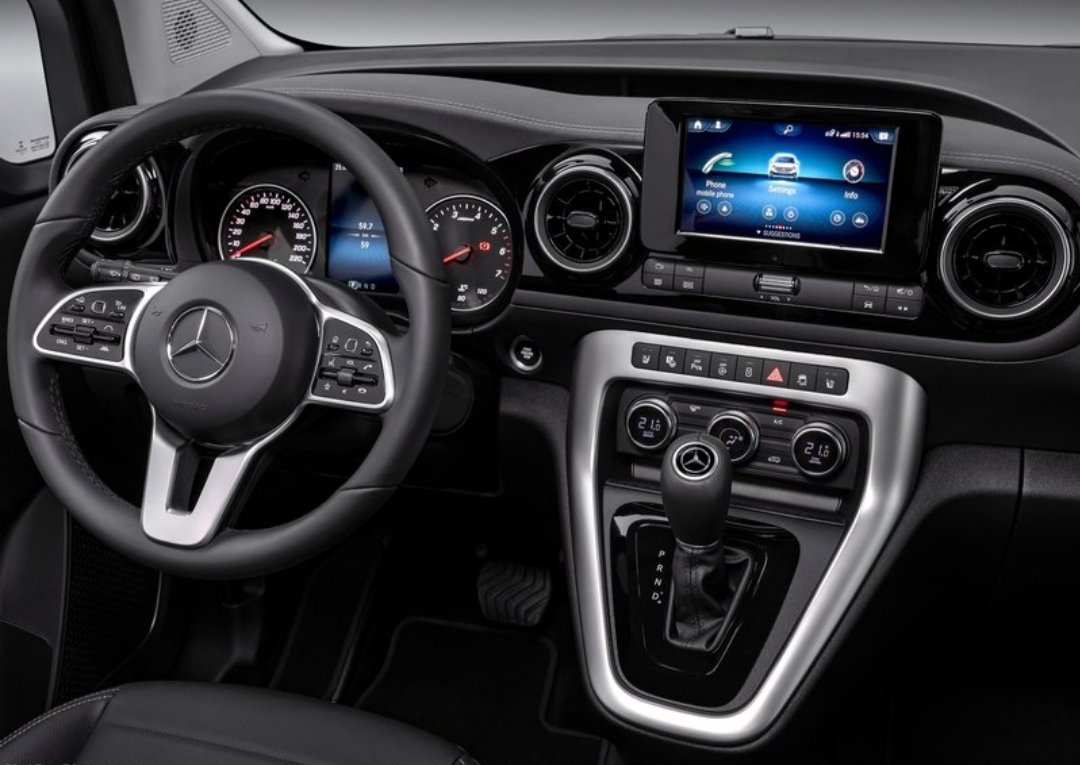 PlacaDosCarros's tweet photo. Lembra dos furgões familiares de 20 anos atrás? Partner, Berlingo, Kangoo, Doblò... Em pleno 2022 a Mercedes lançou a Classe T: #MercedesTClass #TClass https://t.co/wujIeC3Ld3