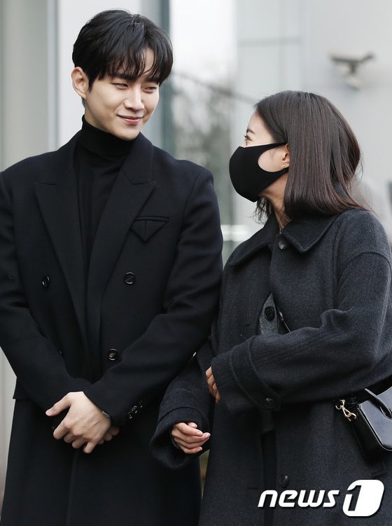 adele6010's tweet photo. Pretty in Black. #LeeJunHo #LeeSeYoung Vote for your favorite K-celebrity at BAA https://t.co/y8IXv4VcW1 https://t.co/yeL8tQWMfD
