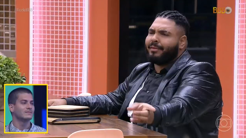 ZAMENZA's tweet photo. "Esse ano vai ser tudo pra pagar clareamento e robô." (Paulo Vieira) #BBB22 https://t.co/E6coieVkjh