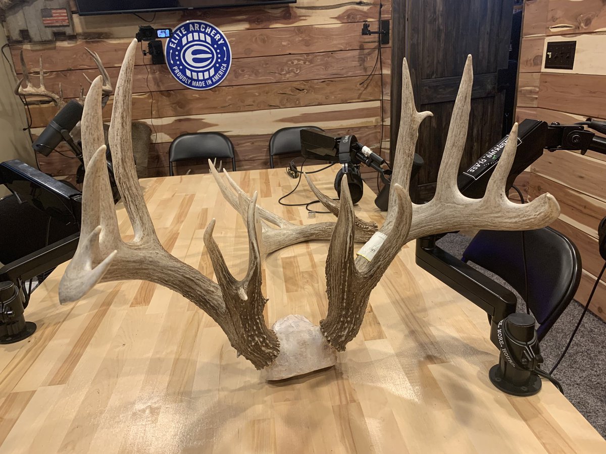 WCBOWHUNTER's tweet image. Big bucks in the studio! #deerhunting #podcast #workingclassbowhunter