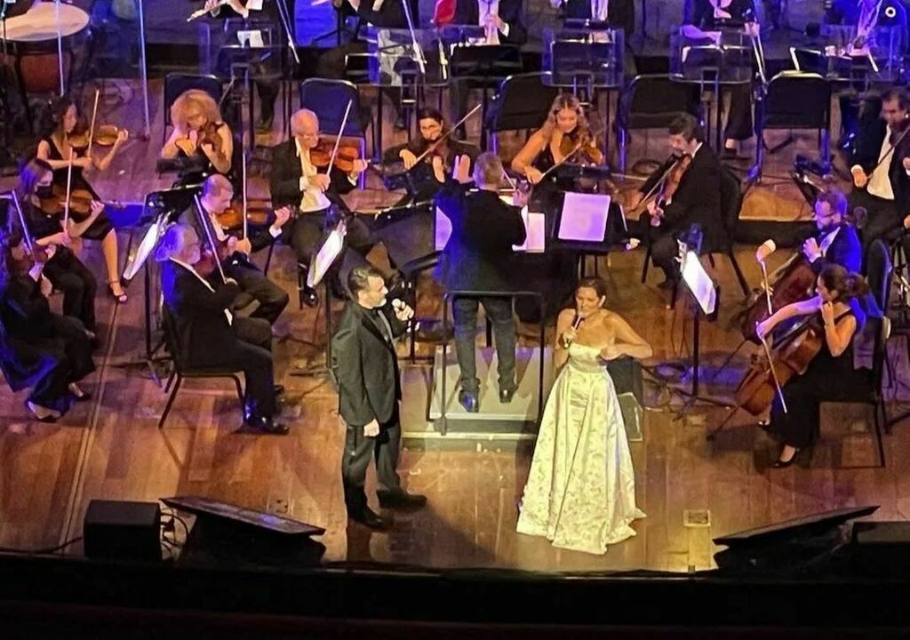 GeroRauchUru's tweet photo. #intagramstory @meechicarri #geronimorauch #TeatroColón https://t.co/vDJ36CP4fS https://t.co/E05atbZRo8
