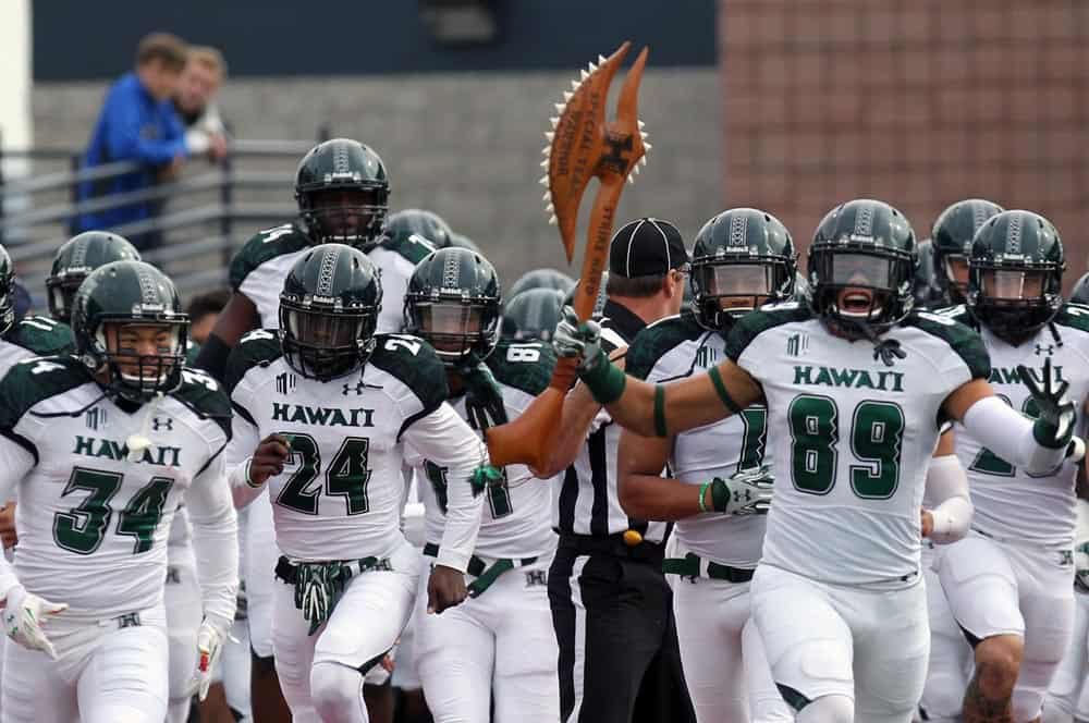KamaehuR's tweet photo. God is good! I’m excited and blessed to receive my first D1 offer from the University of Hawaii!! Thank you @CoachTimmyChang &amp; @keikiokalani for this opportunity🤙🏽 #BRADDAHHOOD #DefendPrideRock https://t.co/QZW4BdGMDM