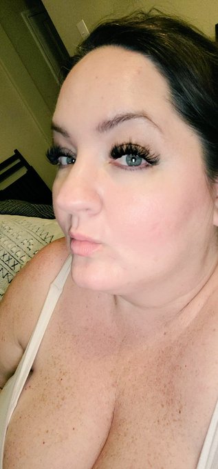I got the thickest fullest lash extensions yhey had lol! Last time they shed a lot the first 2 nights<a href="/tag/mvsales"class="tags"><span>#mvsales</span></a>