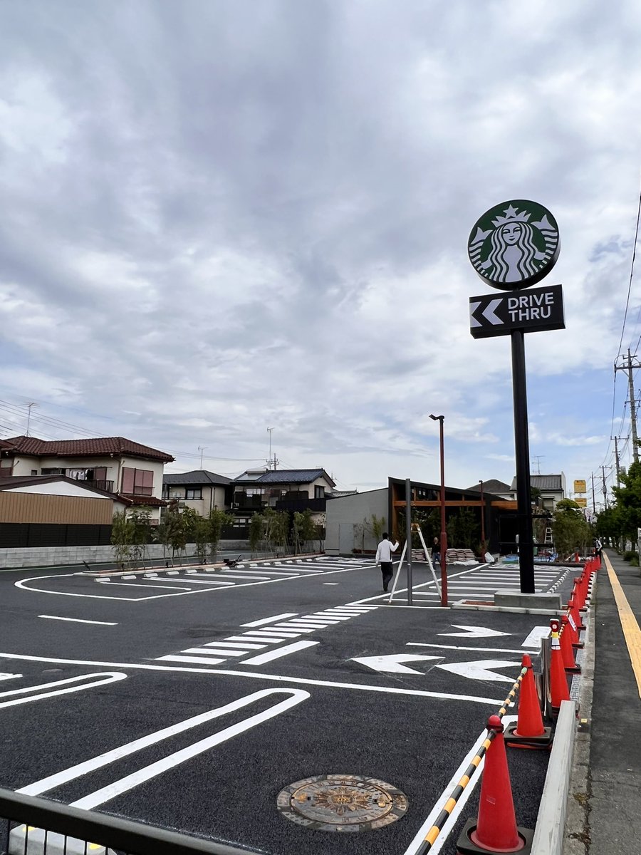 1028suke_sam's tweet photo. そろそろオープンの地元の #スターバックスコーヒー
#STARBUCKS のBが、まだ取り付け前の貴重な?様子をお届け🤣🤣🤣
#STARUCKS
#スターバックスコーヒ��ふじみ野清見店 https://t.co/teRvqbyeSl