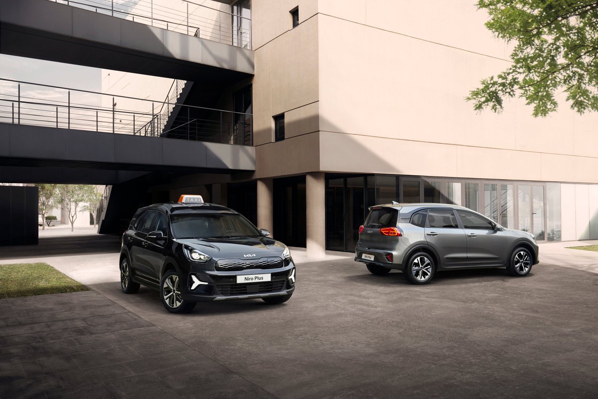 HMGnewsroom's tweet photo. #Kia unveils #NiroPlus, an eco-friendly PBV based on the first generation #Niro. ▶ https://t.co/VPJI9plW5T
#KiaNiro #PBV #EV #EcoFriendly #Car #Taxi #NewCar #CarPhotography https://t.co/KexfbctpP0