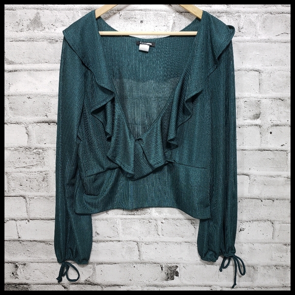 mapdpop's tweet photo. So good I had to share! Check out all the items I'm loving on @Poshmarkapp from @_Second_Bloom_ #poshmark #fashion #style #shopmycloset #penningtons #fashionnova #josefseibel: https://t.co/1wc3s1ZP63 https://t.co/1Fuid9Z1wx