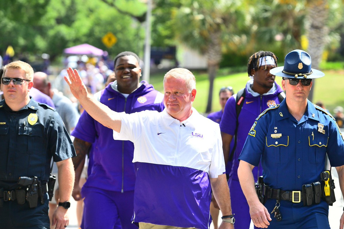 BraxtonGeneral's tweet image. Man it feel good to be in this position smiling hard can’t describe the feeling just a kid from the trenches tryna make Million #godsplan #JUCOPRODUCT