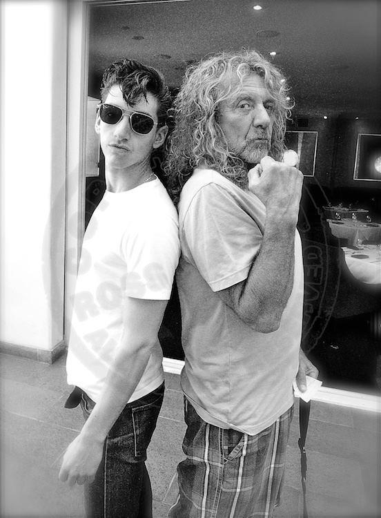 crockpics's tweet photo. Alex Turner and Robert Plant https://t.co/b50kD39Vyx