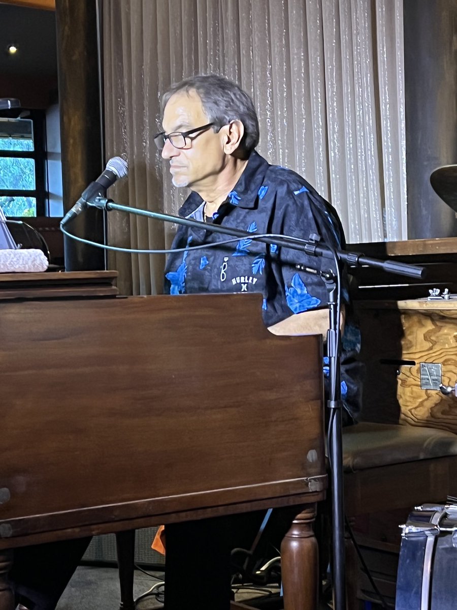 Dan57Thom's tweet photo. #HappeningNow!🎼🎶

#SunsetJazz #NewportBeach https://t.co/qK9x260C3b

⁦@b3monaco⁩ ⁦@DaveTullJazz⁩ ⁦@grantgeissman⁩ 

#Live #Jazz is Back!! https://t.co/Pr2W56rJp5
