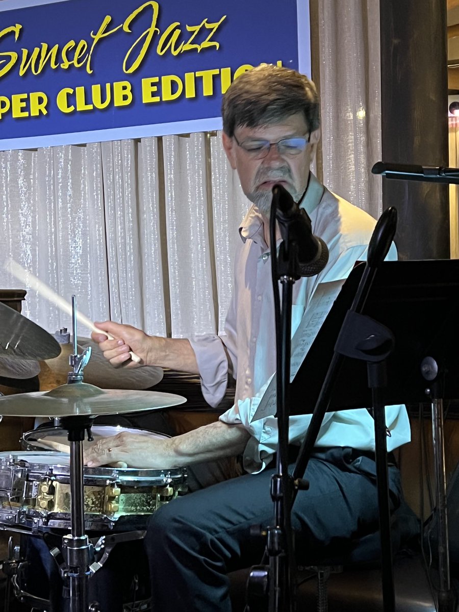 Dan57Thom's tweet photo. #HappeningNow!🎼🎶

#SunsetJazz #NewportBeach https://t.co/qK9x260C3b

⁦@b3monaco⁩ ⁦@DaveTullJazz⁩ ⁦@grantgeissman⁩ 

#Live #Jazz is Back!! https://t.co/Pr2W56rJp5
