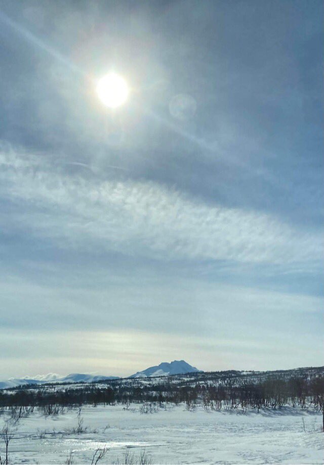 NathOnTheRocks's tweet photo. @LoreneScafaria 2/4 🇳🇴
Pic 1 - this mountain is called The Sleeping Queen bc it looks like a woman laying sleeping - idk if u see it? 😊
Pic 2 - is the famous Norwegian chocolate KVIKKLUNSJ - this chocolate is a must whenever Norwegians go skiing, hiking etc. Everyone brings it😂 https://t.co/2CXn2JKsIO